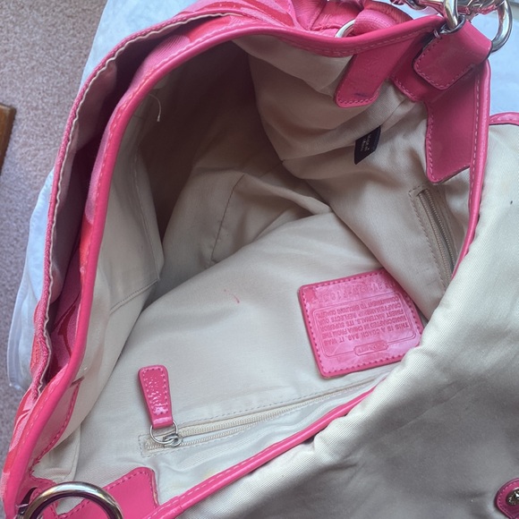 Coach, cross body, large size and in beautiful pink, messenger handbag. - Picture 9 of 15
